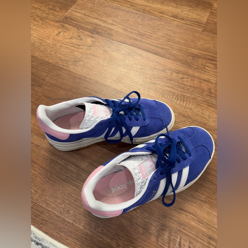 Blue adidas gazelle!